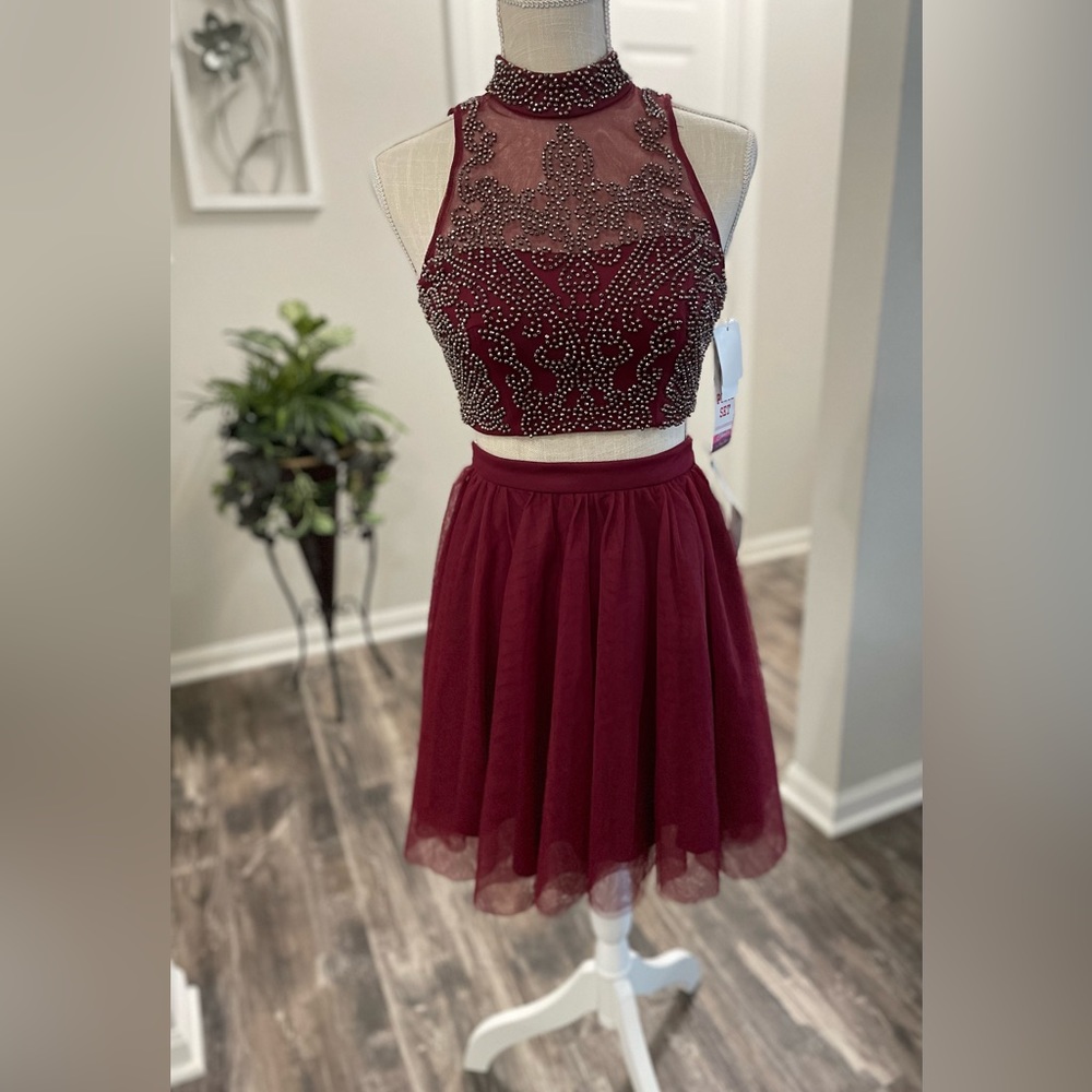Blondie Nites 2 Piece Burgundy Beaded Formal/Homecoming Dress Size 1